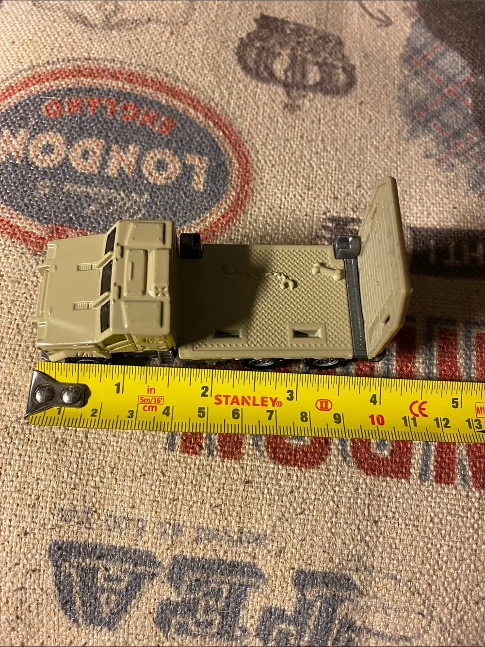 MATCHBOX JURASSIC WORLD DINO TRANSPORTERS